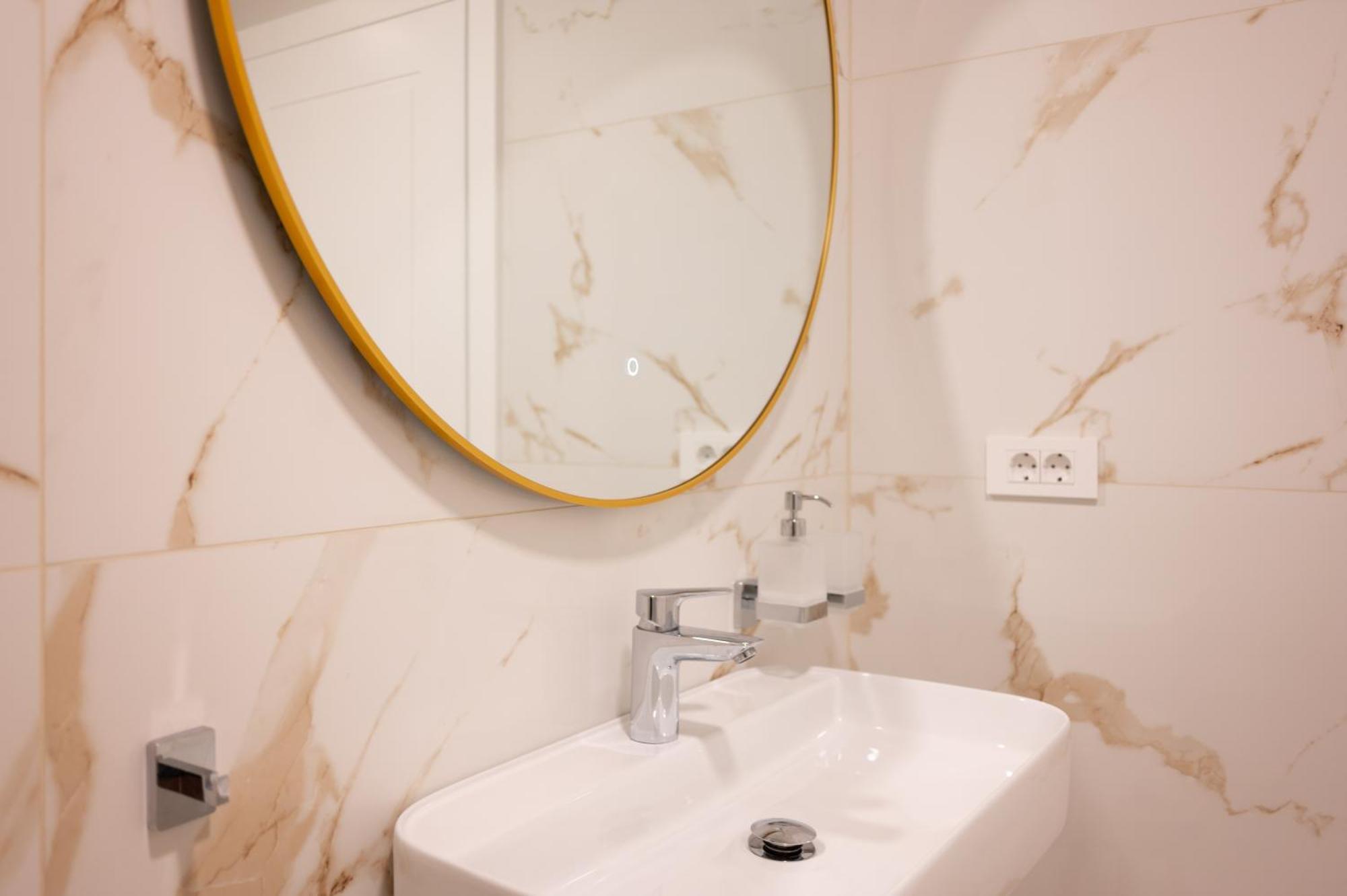 Luxury Rooms Volat Old Town Zara Esterno foto